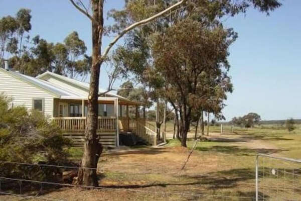 Victoria Farm Stay Accommodation - Ironbarks